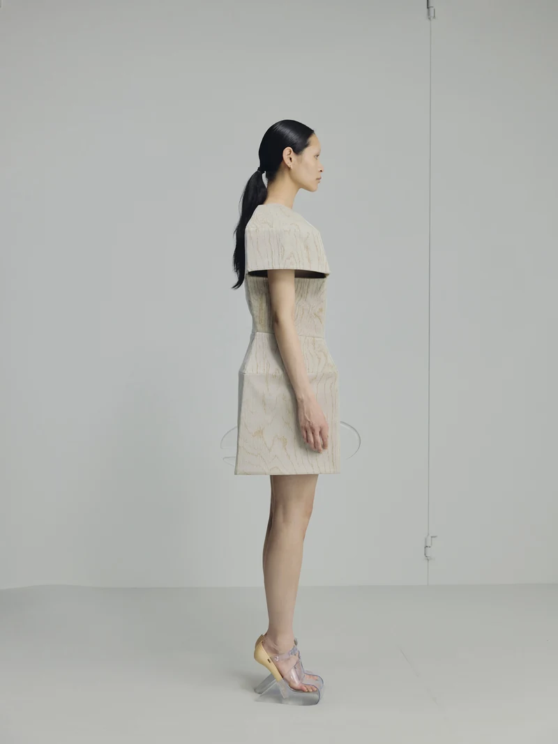 Look 01, side view