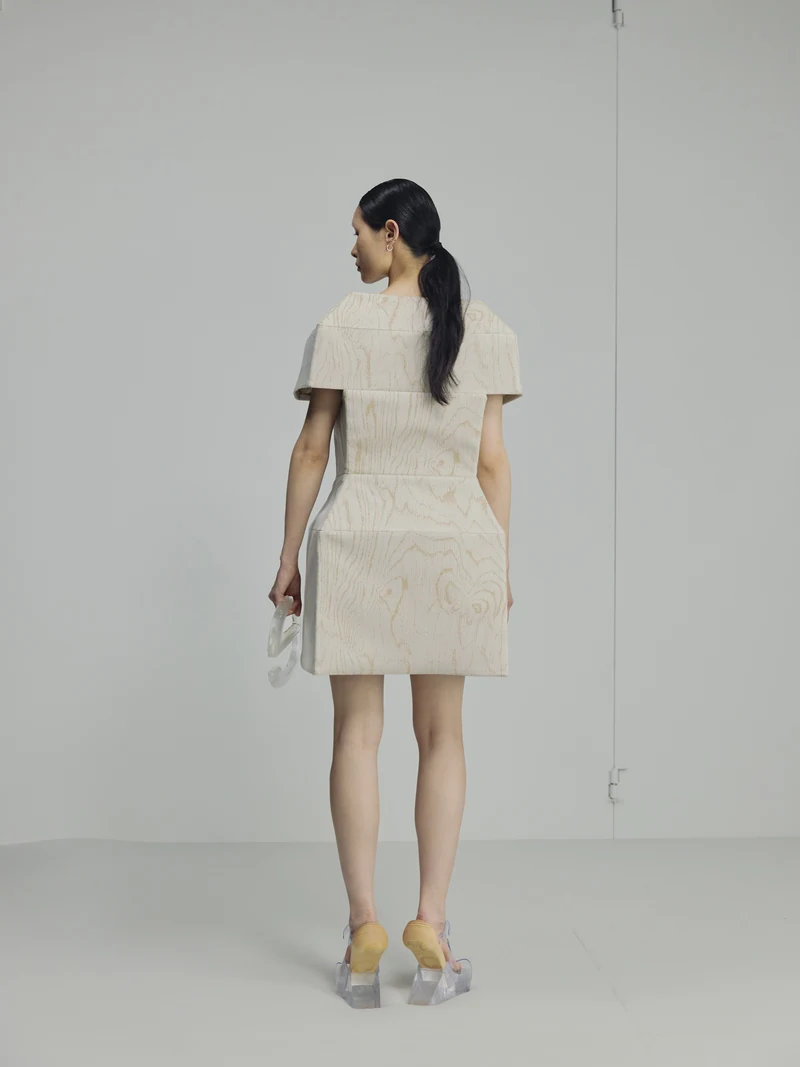 Look 01, back view
