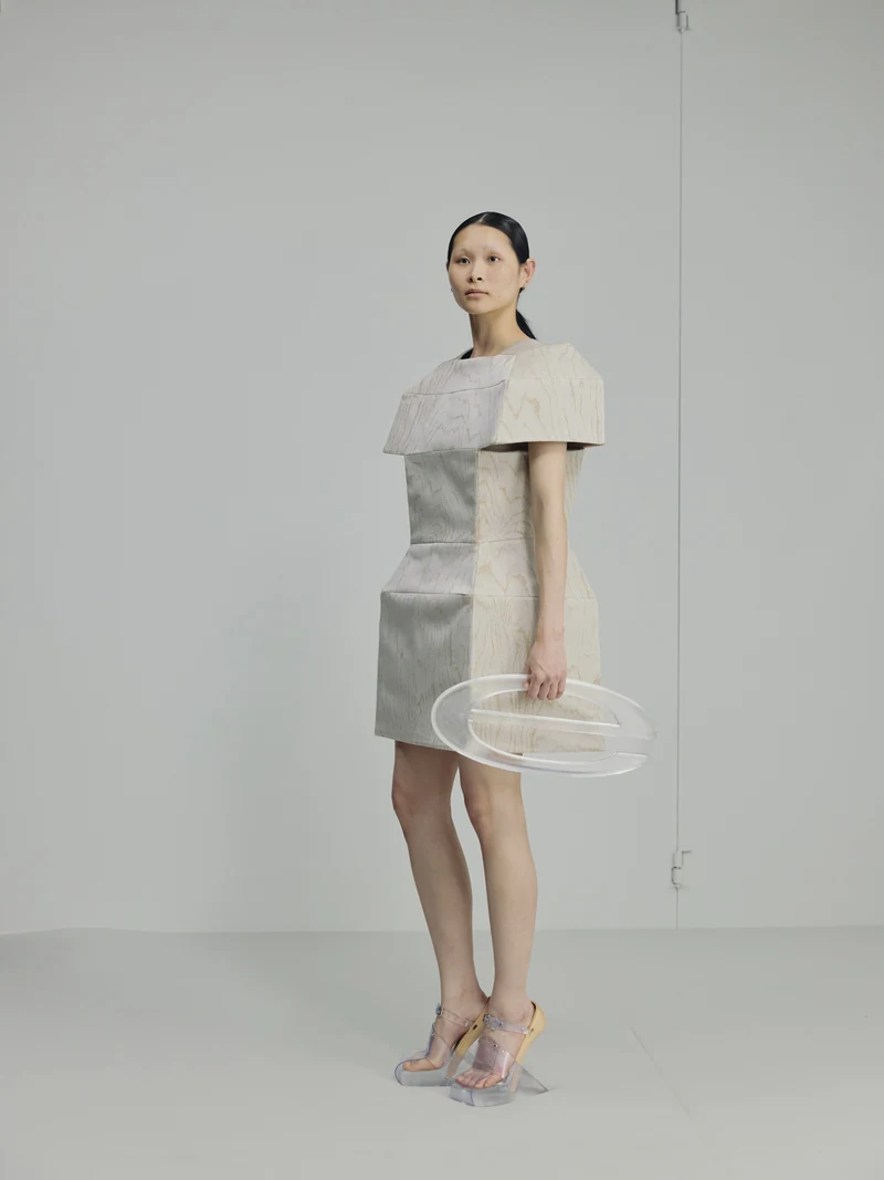 Look 01, detail view