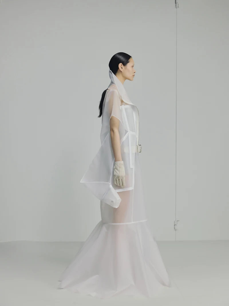 Look 02, side view