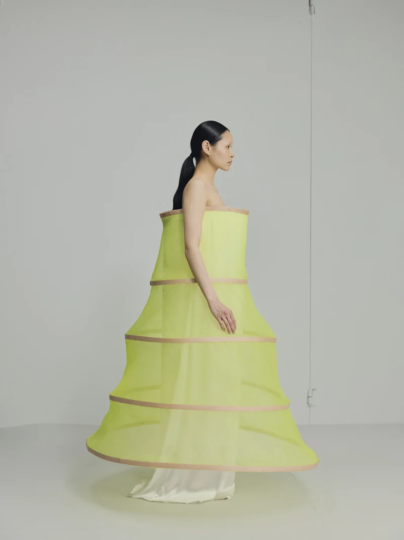 Look 03, side view