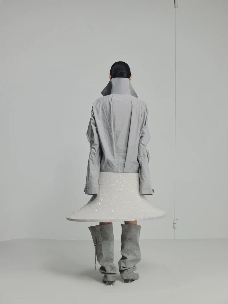 Look 04, back view