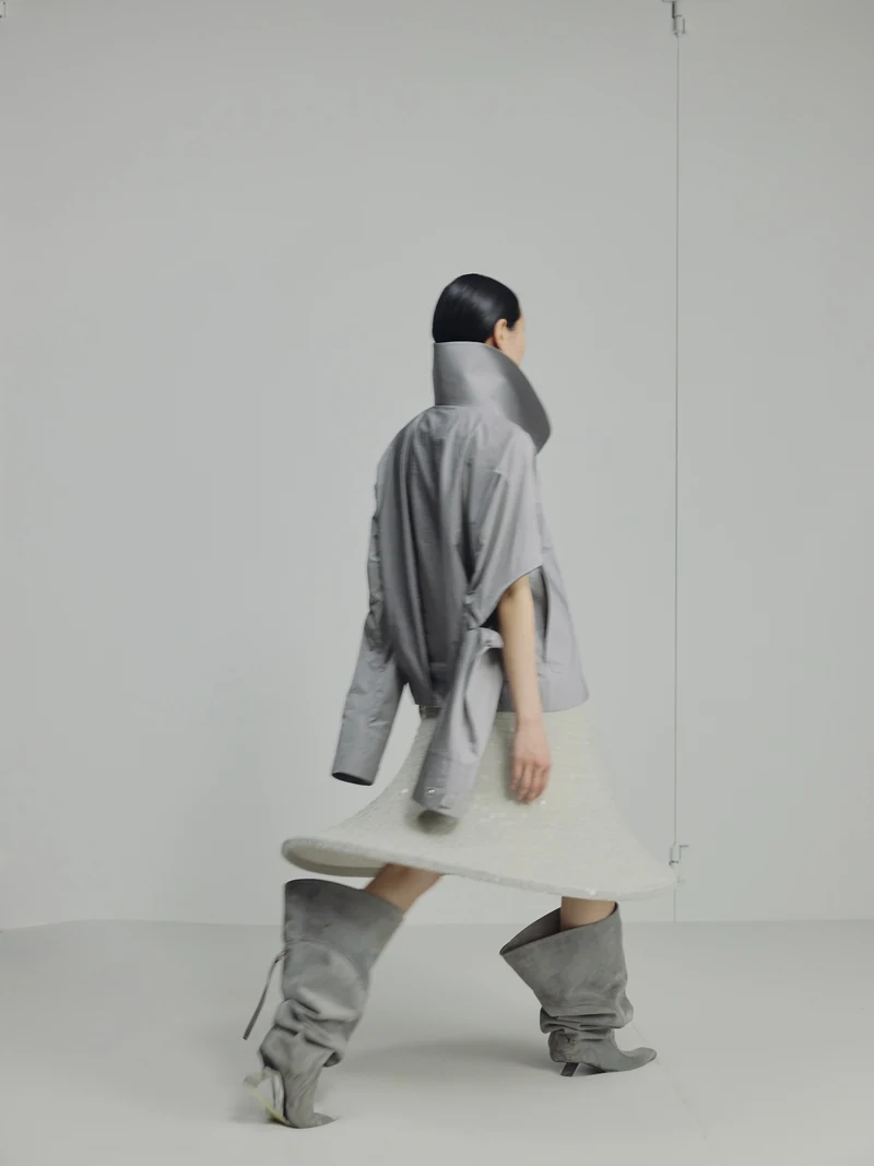 Look 04, moving view
